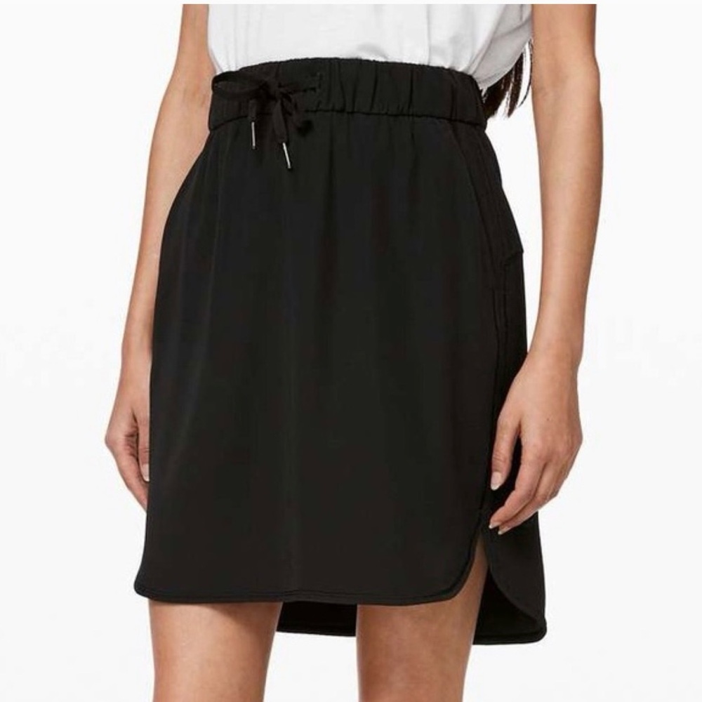 Lululemon on the fly black skirt size 8